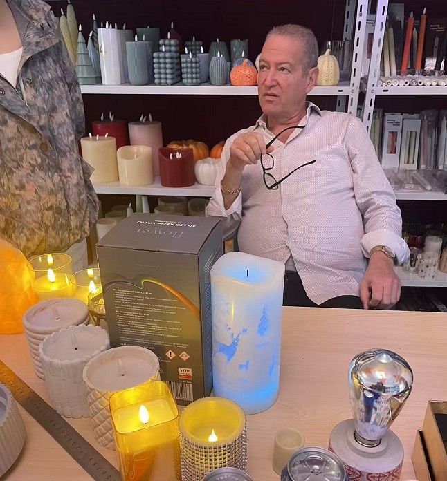 Ningbo Weizhi Electronics entrega con éxito un nuevo lote de pedidos personalizados de decoración navideña y para el hogar con LED